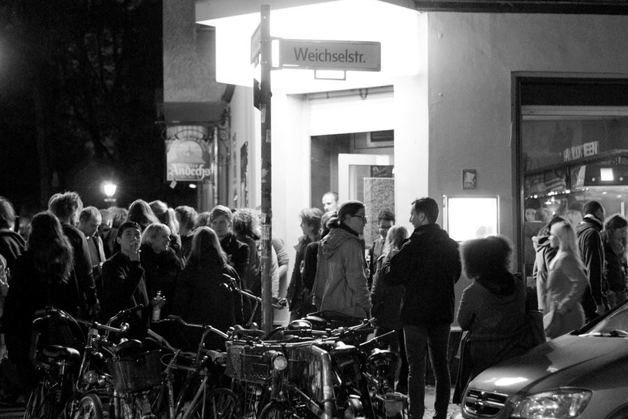 The crowd at LCMV #1, Das Gift, Berlin-Neukölln. Photo © Katja Avant-Hard